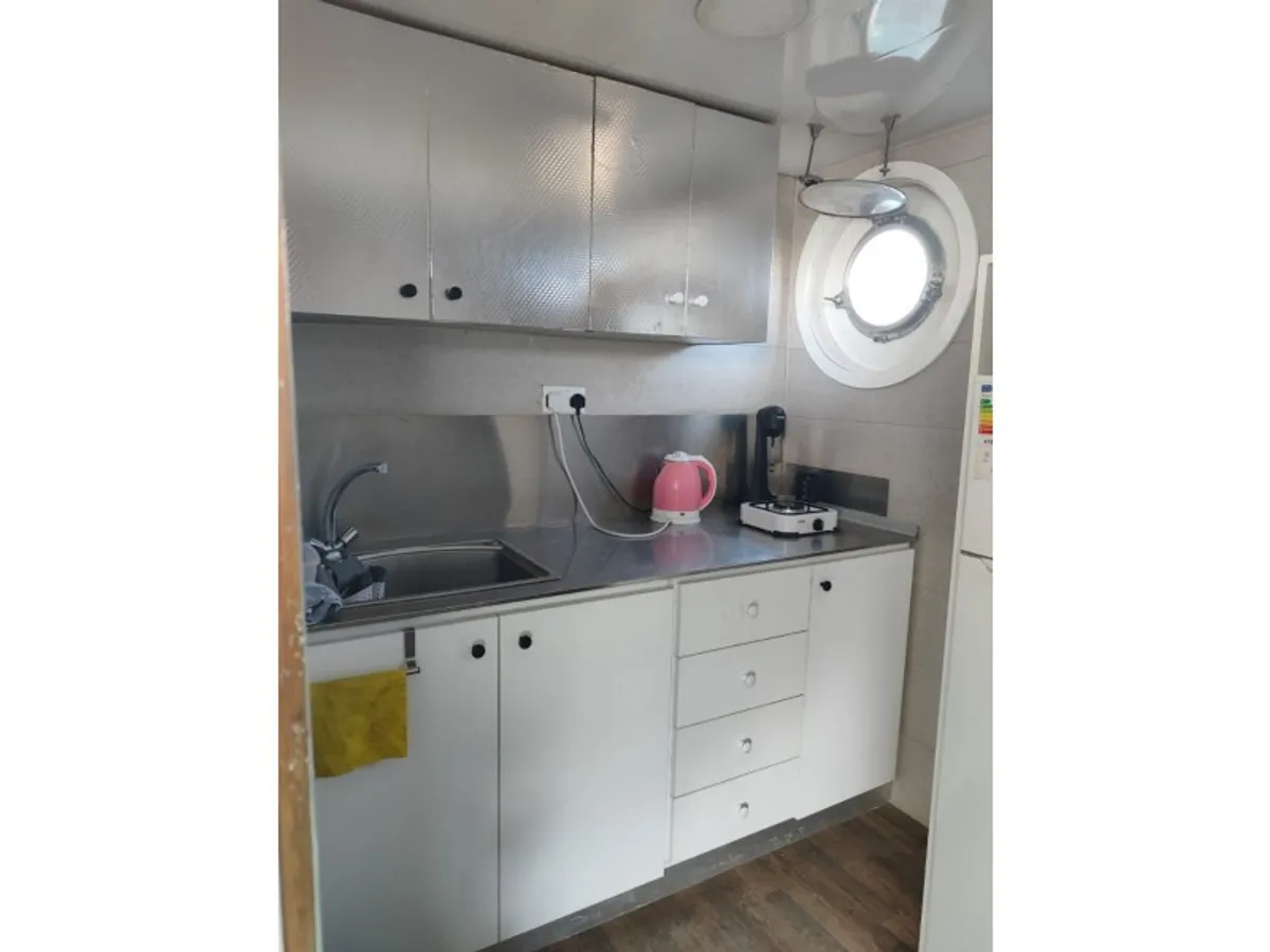 Kapal kontainer keur dijual