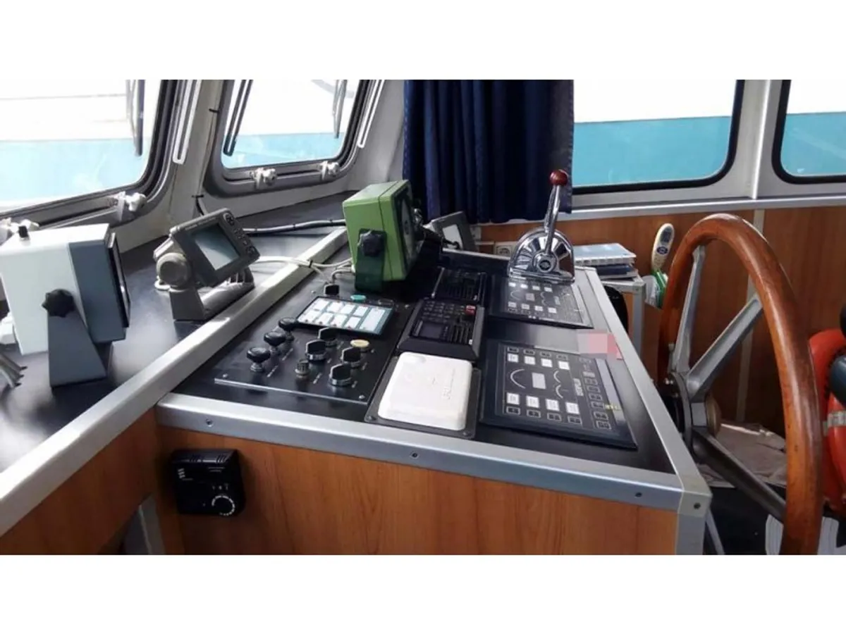 Kapal kerja keur dijual