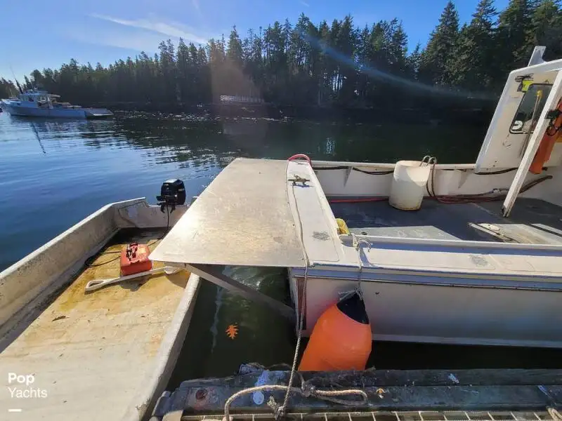 Kapal pangolahan lautan keur dijual