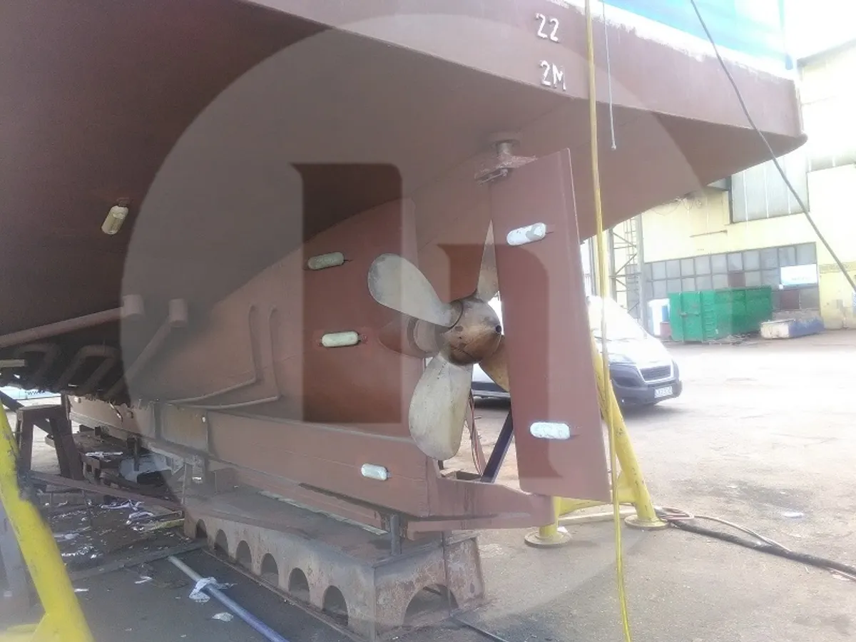 Kapal pangangkut lauk hirup keur dijual