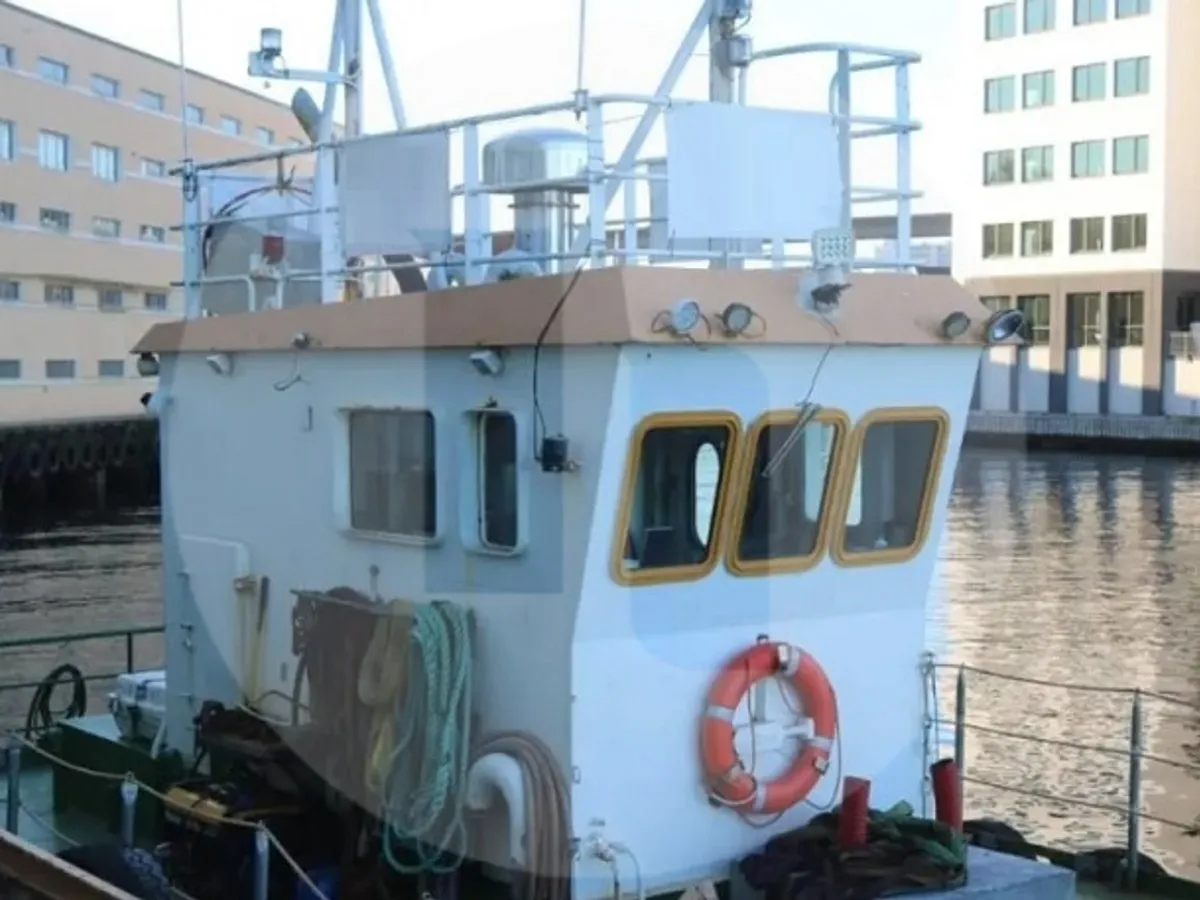 Kapal kerja keur dijual
