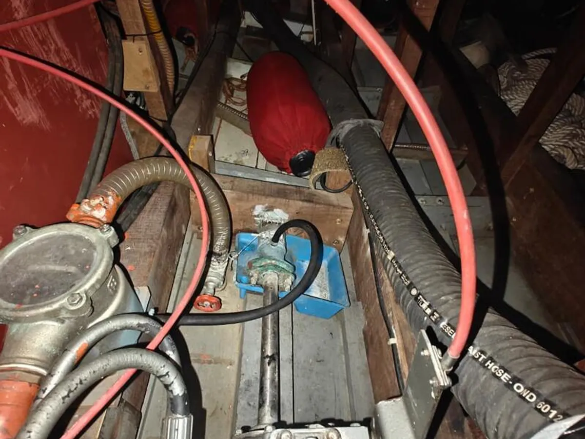 Kapal kerja keur dijual
