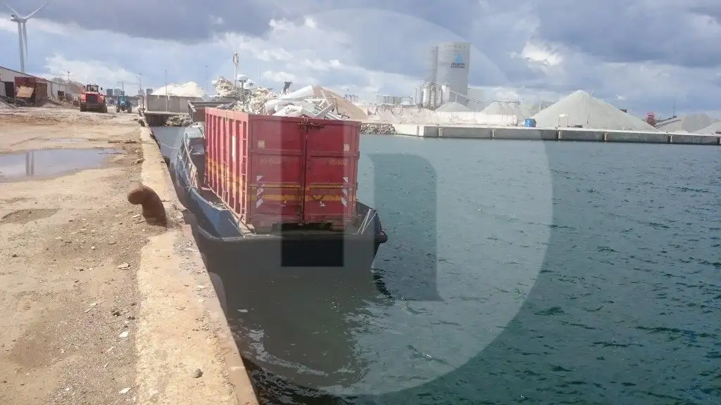 Kapal kerja keur dijual