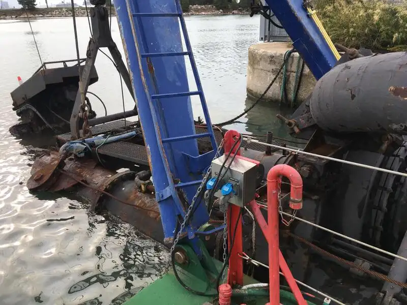 Kapal keruk keur dijual