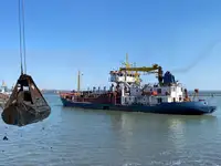 Kapal keruk keur dijual