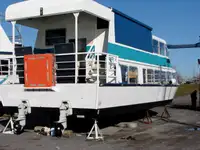 Kapal pesiar keur dijual