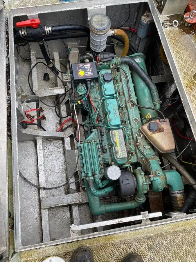 Kapal pangangkut LNG keur dijual
