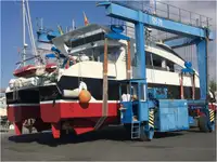Katamaran pikeun dijual