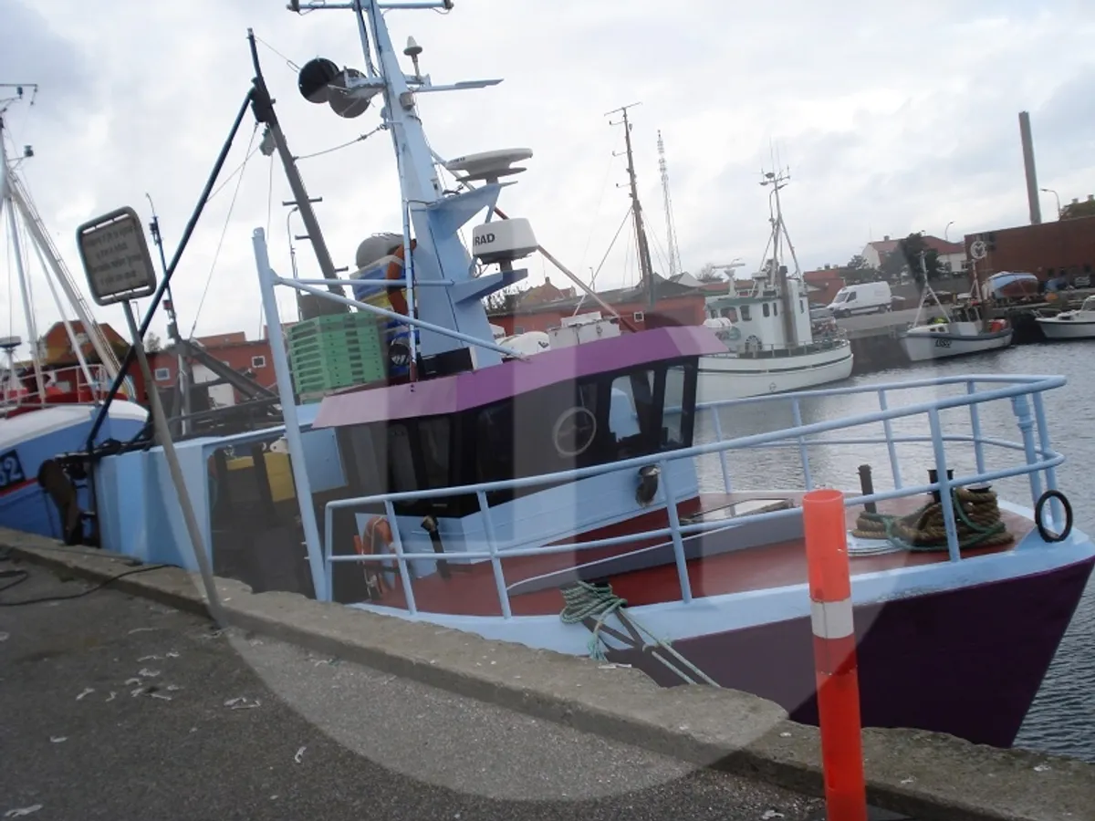 Kapal pangangkut lauk hirup keur dijual