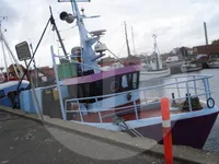 Kapal pangangkut lauk hirup keur dijual