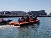 Kapal wadahna pikeun dijual