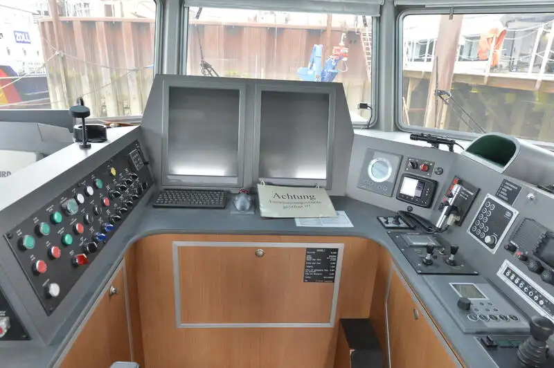 Kapal kerja keur dijual