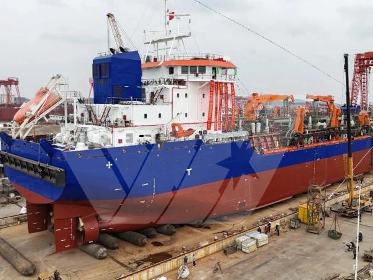 Kapal keruk keur dijual