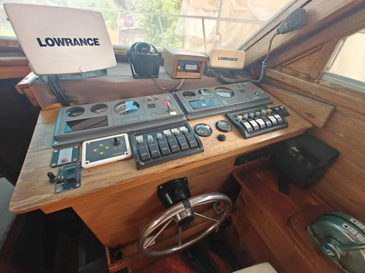 Kapal kerja keur dijual