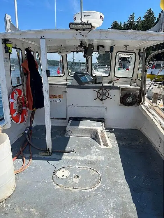 Kapal pangolahan lautan keur dijual