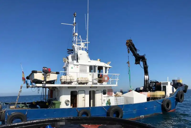 Kapal kerja keur dijual