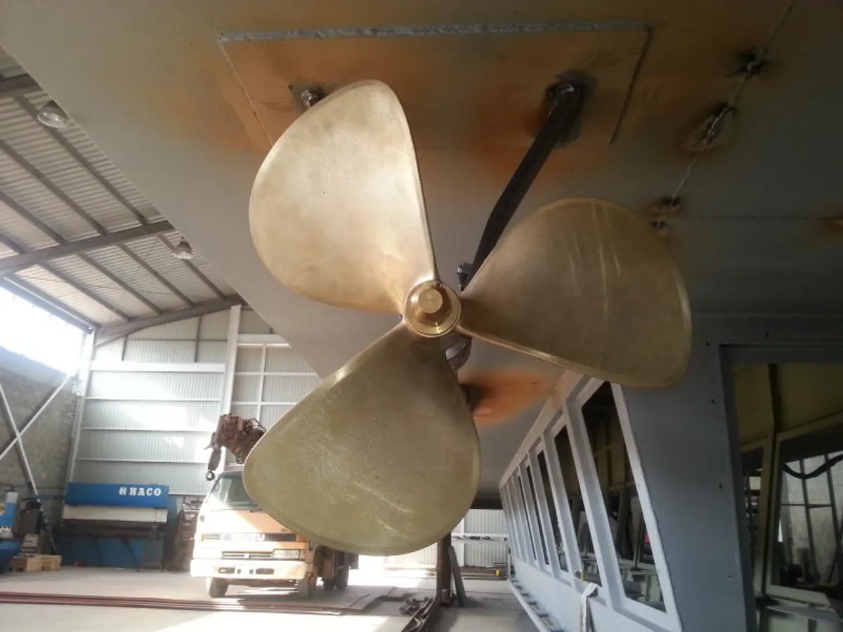 Kapal wisata keur dijual