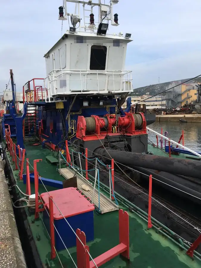 Kapal keruk keur dijual
