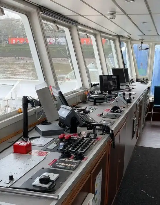 Kapal pesiar-feri keur dijual
