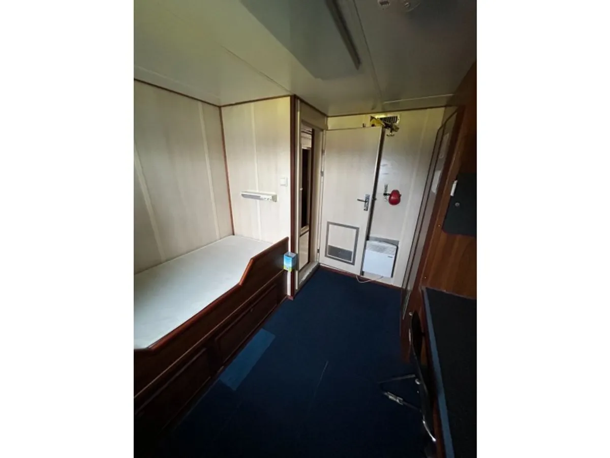 Kapal pasokan keur dijual