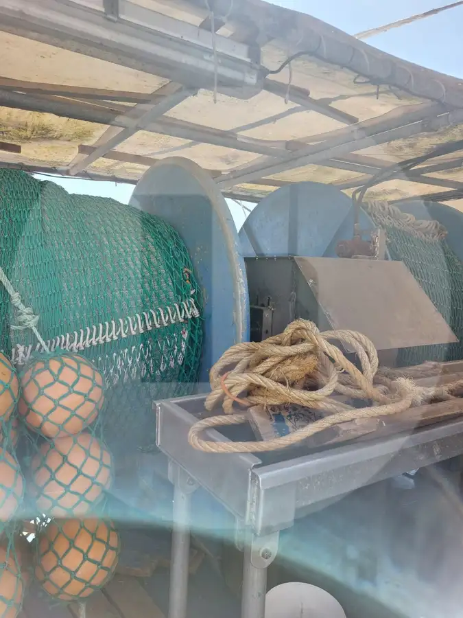 Kapal pangangkut lauk hirup keur dijual