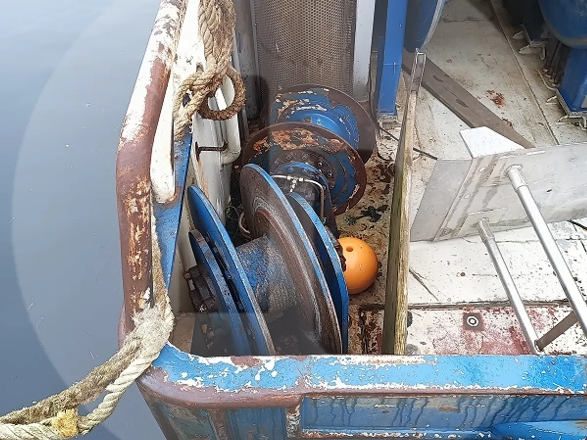 Kapal pangangkut lauk hirup keur dijual
