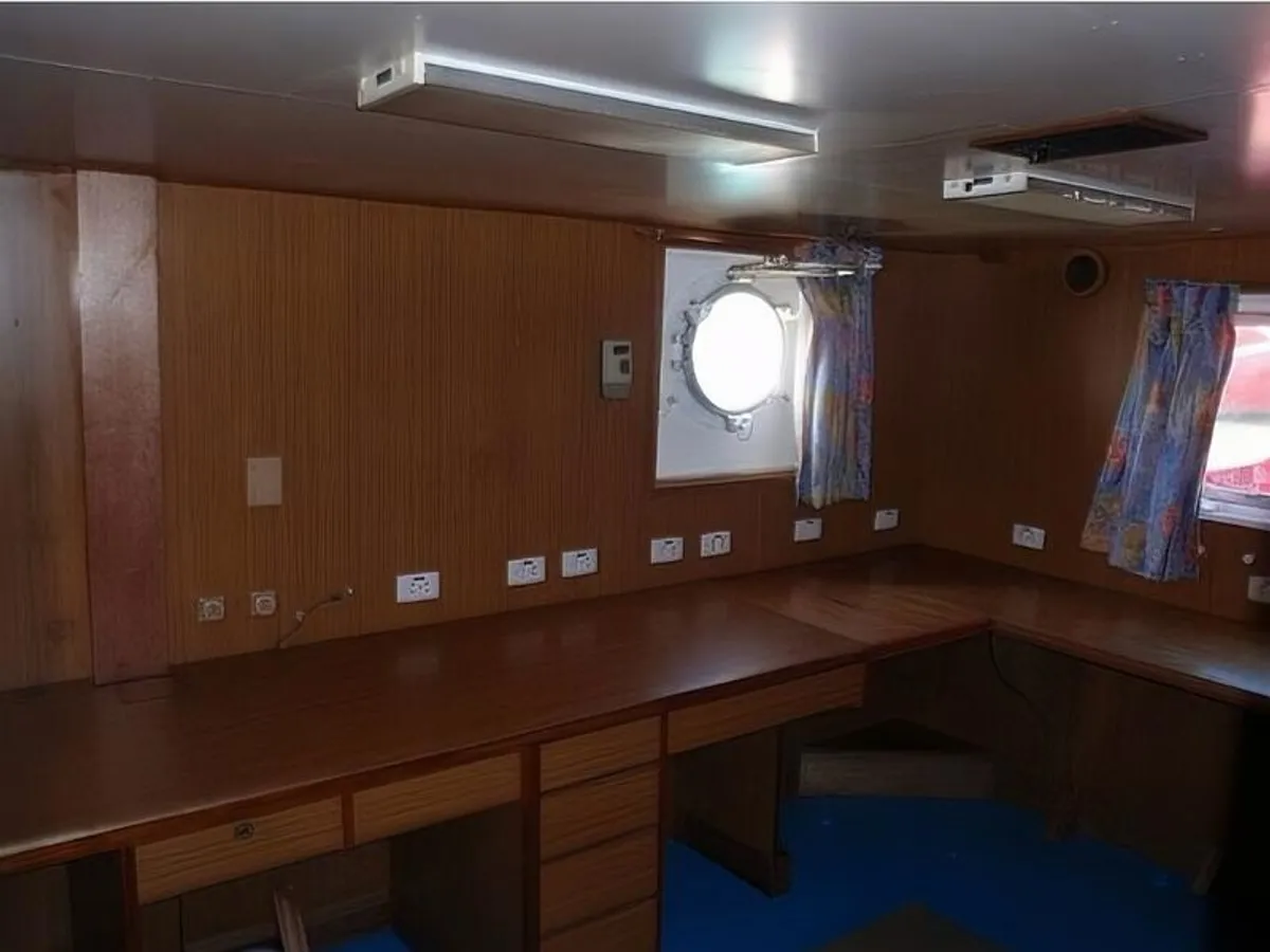 Kapal Pangiriman Cepat (FSV) keur dijual