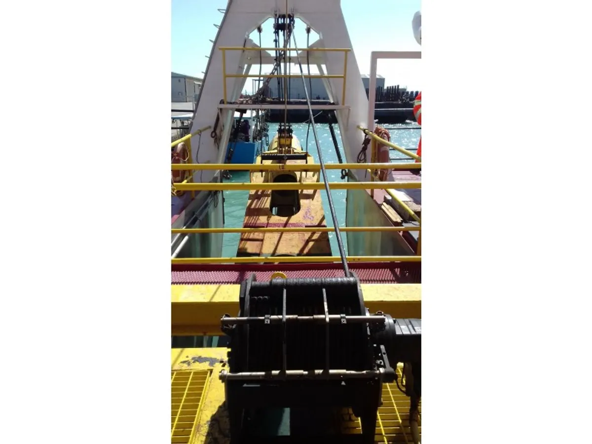 Kapal keruk keur dijual