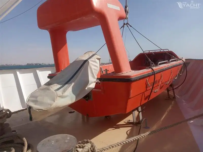 Kapal pesiar keur dijual
