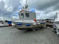 Parahu patroli pikeun dijual