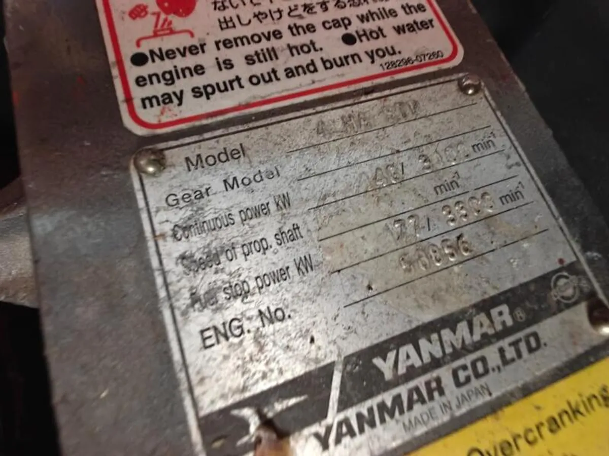 Kapal kerja keur dijual