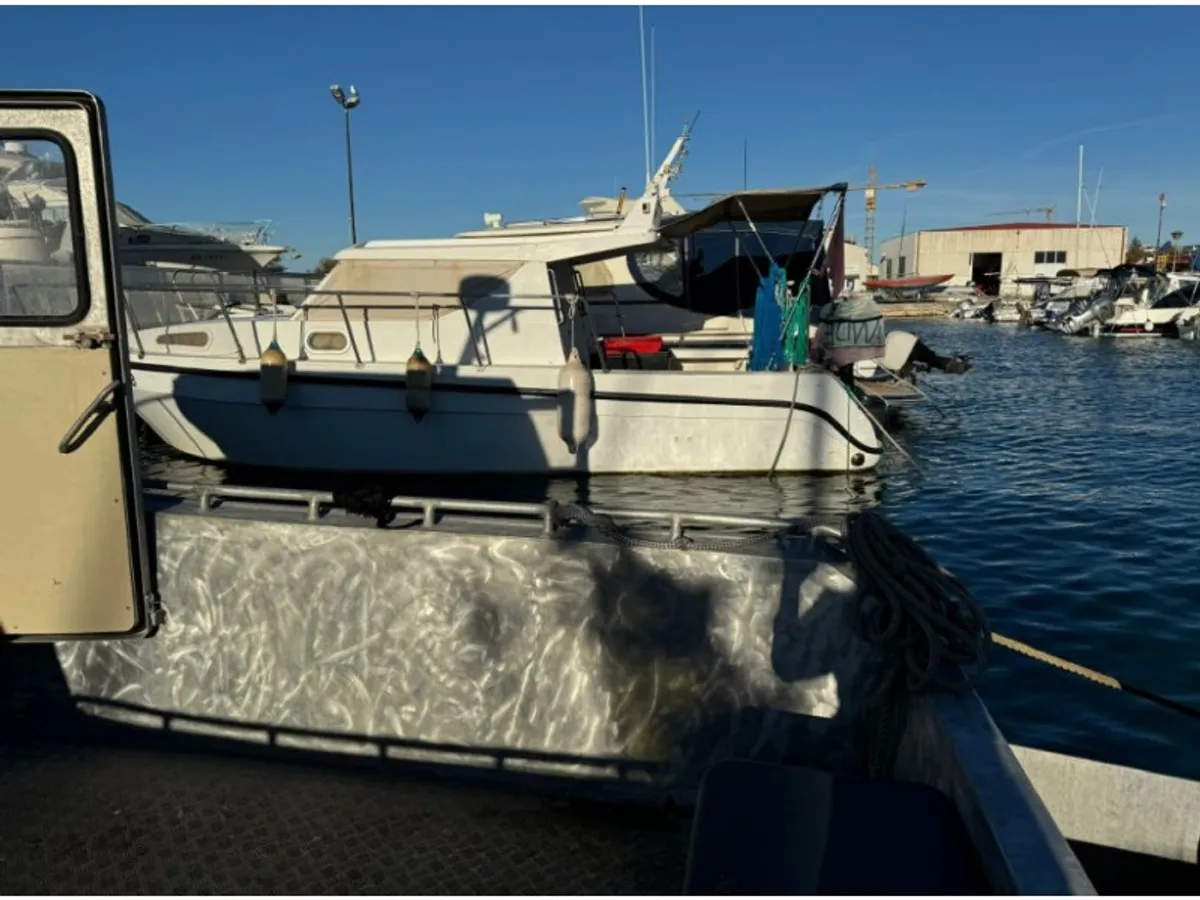 Kapal kerja keur dijual