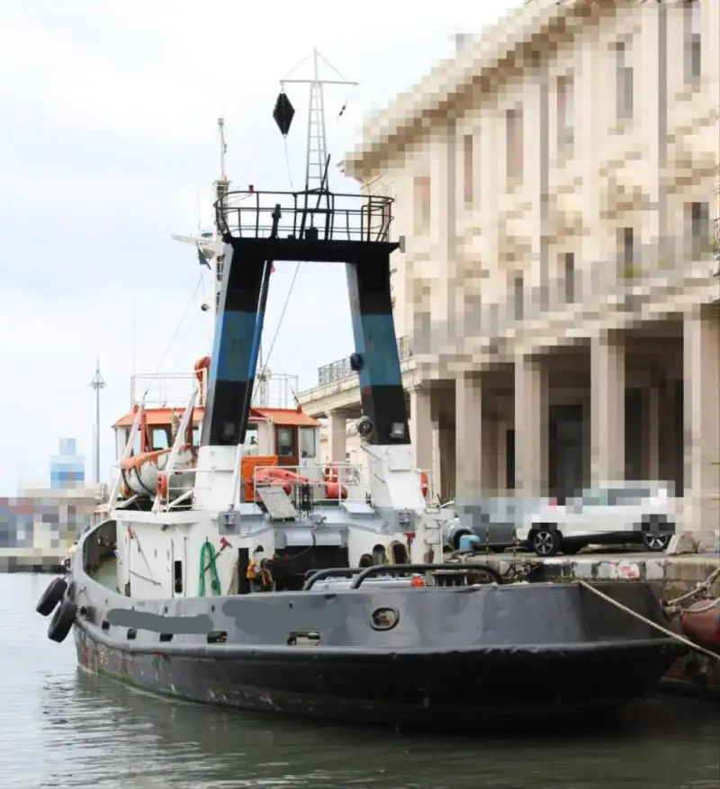 Kapal penarik keur dijual