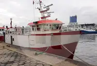 Kapal pangangkut lauk hirup keur dijual