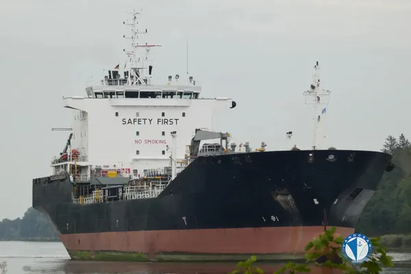 Oil/Chemical tanker for sale