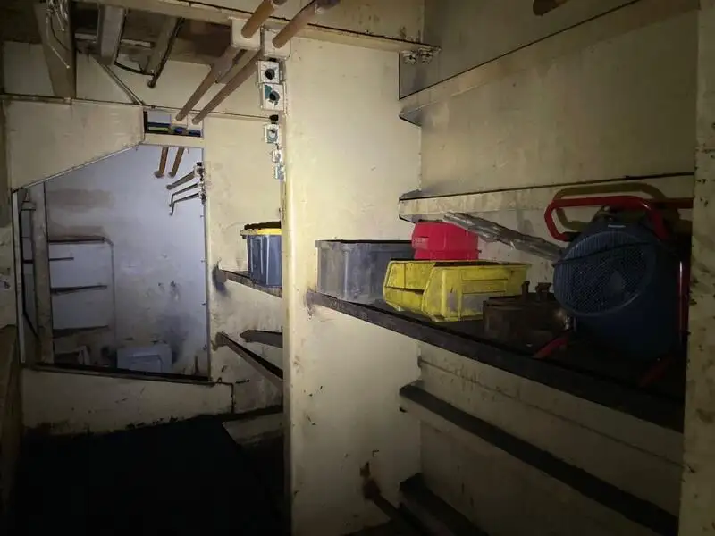 Kapal keruk keur dijual