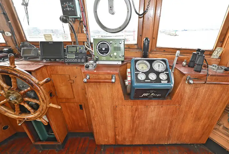 Kapal penarik keur dijual