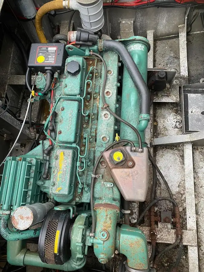 Kapal pangangkut LNG keur dijual