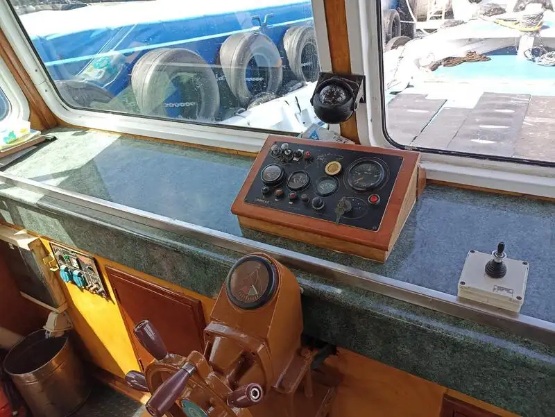 Kapal kerja keur dijual
