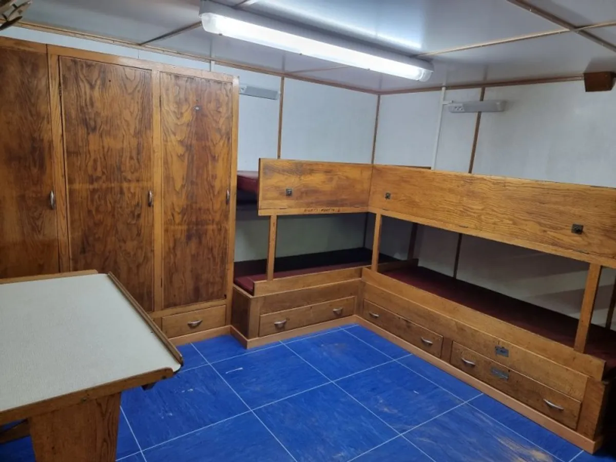 Kapal kerja keur dijual