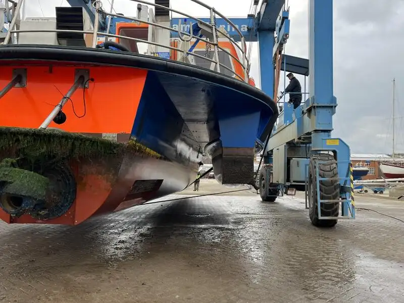 Kapal pesiar keur dijual