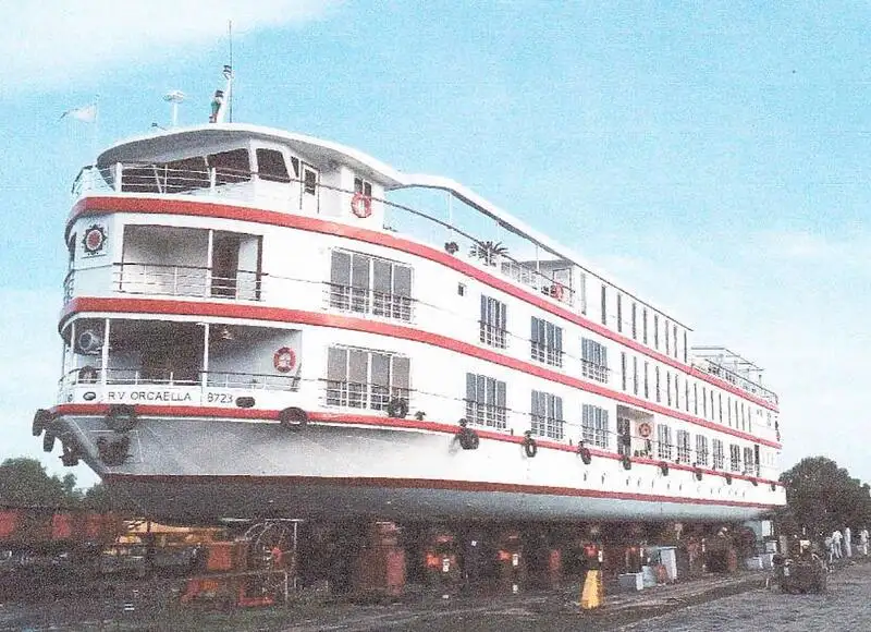 Kapal pesiar keur dijual