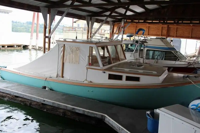 Kapal pangolahan lautan keur dijual
