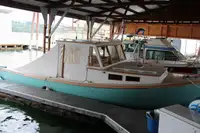 Kapal pangolahan lautan keur dijual
