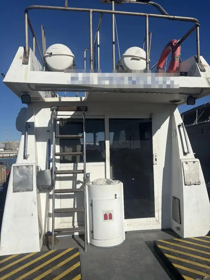 Kapal kerja keur dijual