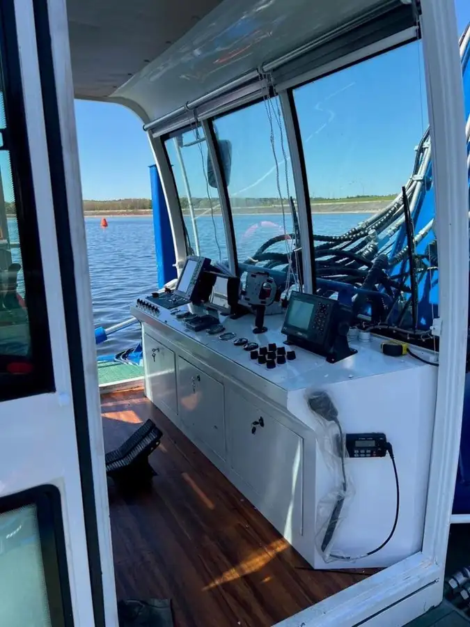 Kapal keruk keur dijual