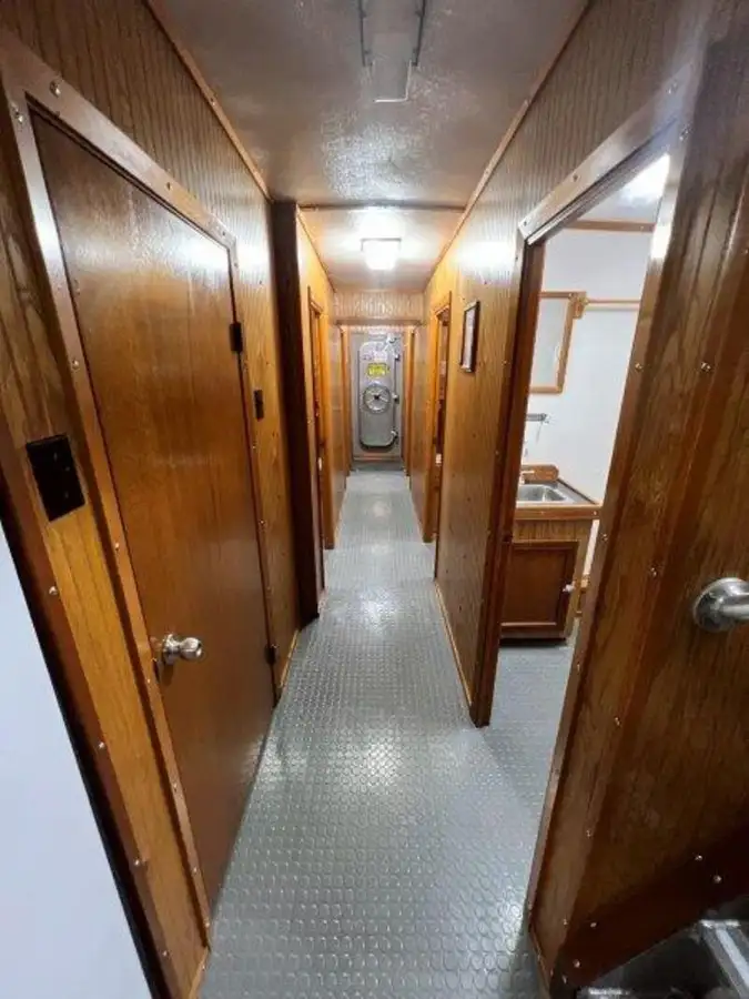 Kapal kru keur dijual