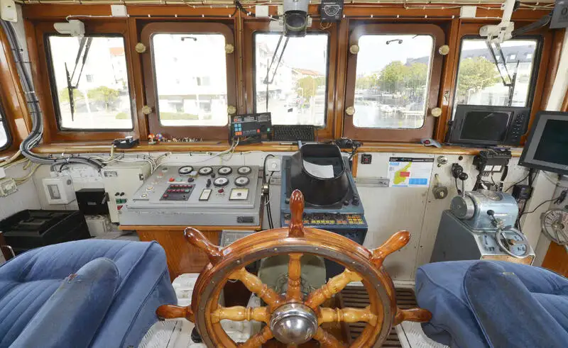 Kapal pesiar keur dijual