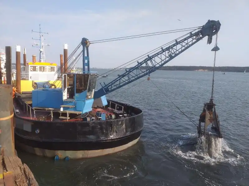 Kapal keruk keur dijual