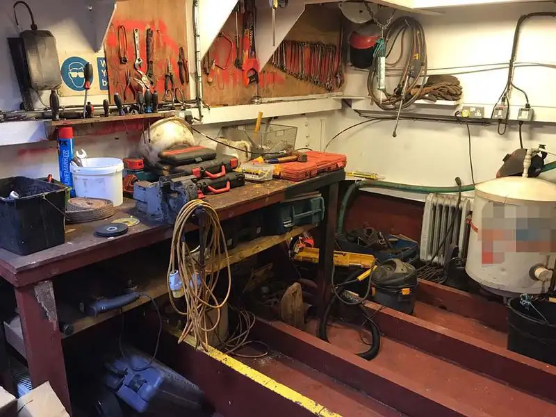 Kapal keruk keur dijual
